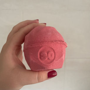 FIRST IMPRESSIONS: Lush Sticky Dates Bath Bomb