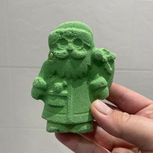 FIRST IMPRESSIONS: Lush Father Christmas Bath Bomb #Blogmas2025