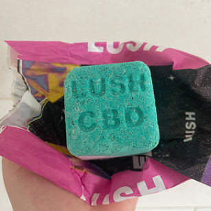FIRST IMPRESSIONS: Lush Magik Bath Bomb