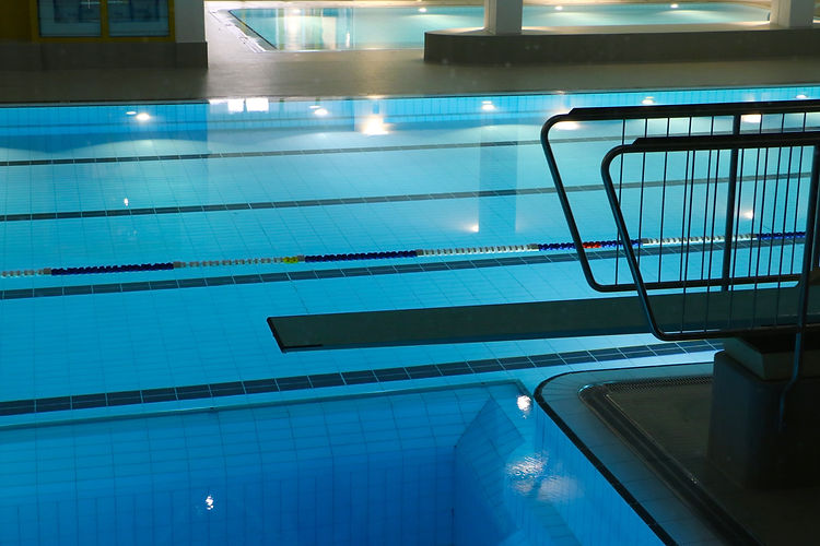 422737-indoor-swimming-pool-735311.jpg