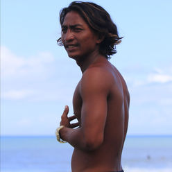 Beginner surf lessons with instructor Canggu Bali.