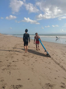 Beginner surf lesson Canggu