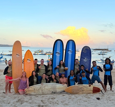 group surf lesson in uluwatu