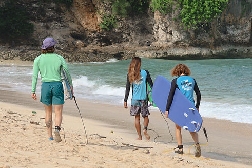 surf lessons in uluwatu