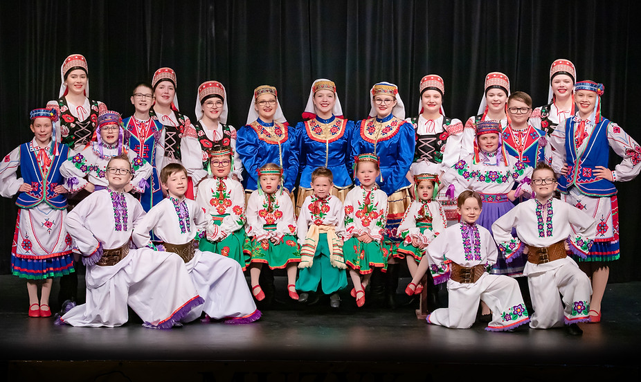 Peace River Muzyka Dancers_03_Club photo 2023.jpg