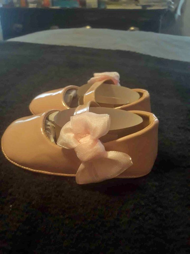 Baby Girl's pink shoes 12/18 mos