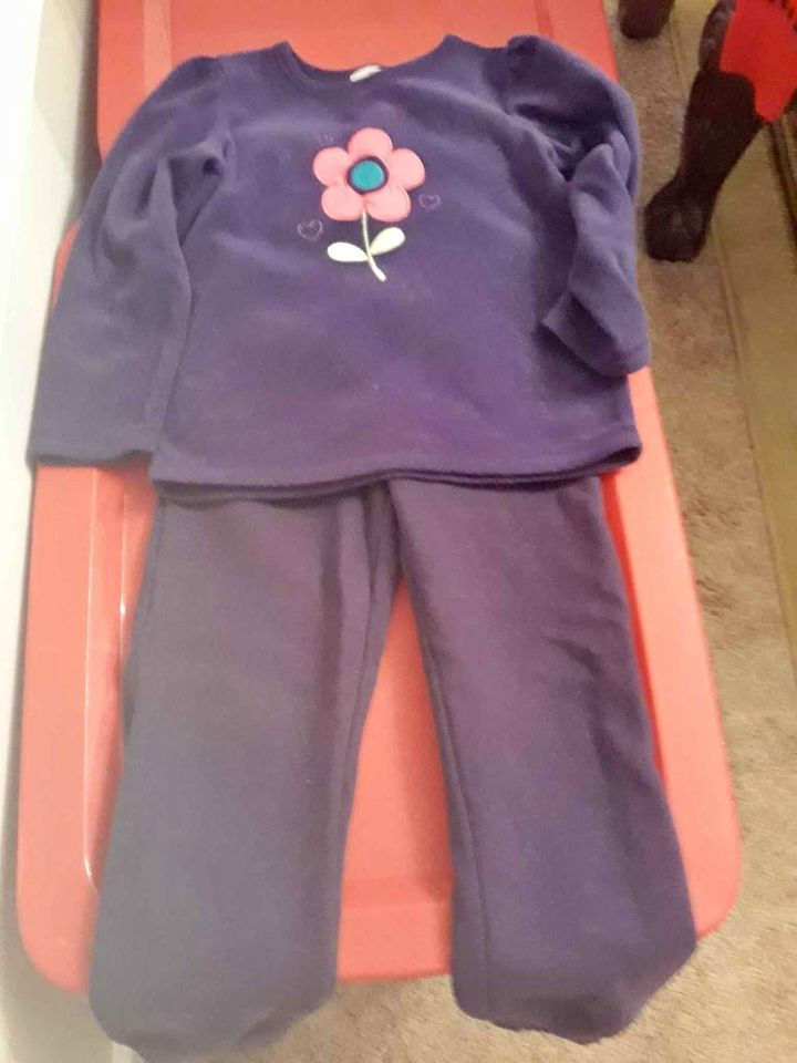 Girl's 2 piece set size 6