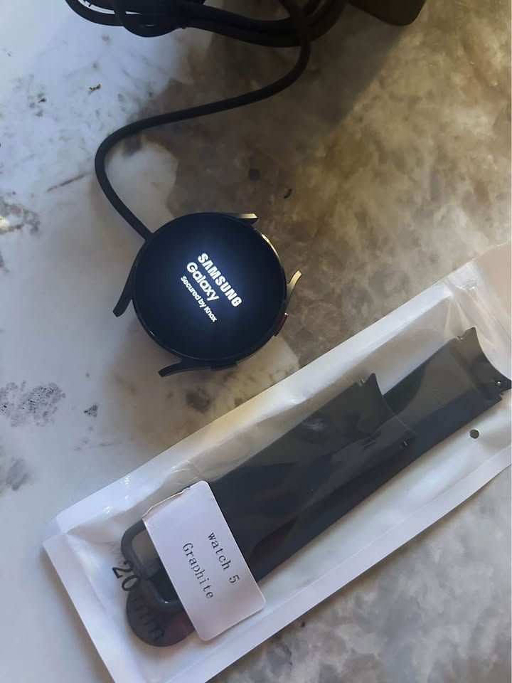 Thumbnail: Samsung - Galaxy Watch4 Aluminum Smartwatch 40mm BT - Black. Like new. GPS.