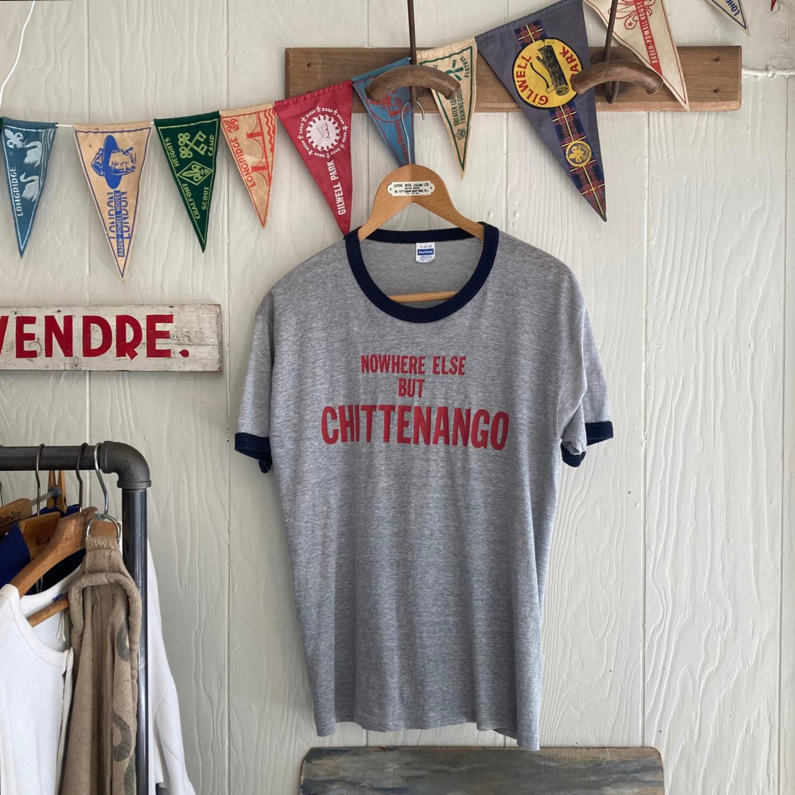 Vintage 1970s USA Nowhere Else But Chittenago Souvenir Ringer Tee- Shirt S M