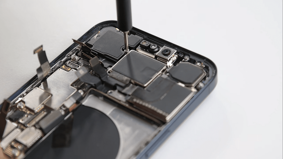 iPhone 15 Pro Max Titanyum Kasada Ekran Ayrıştırma: Yeni