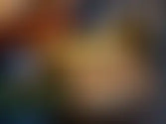 פרוסה של פסטיצ'יו, מנה יוונית פופולרית, המכילה שכבות של פסטה, בשר טחון, רוטב עגבניות, וגבינה, ואופים בתנור.