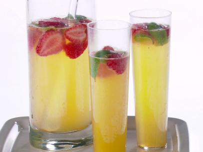 GH0408H_Strawberry-Lemon-and-Basil-Mimosa_s4x3.jpg.rend.sni12col.landscape.jpeg