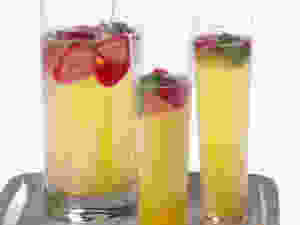 GH0408H_Strawberry-Lemon-and-Basil-Mimosa_s4x3.jpg.rend.sni12col.landscape.jpeg