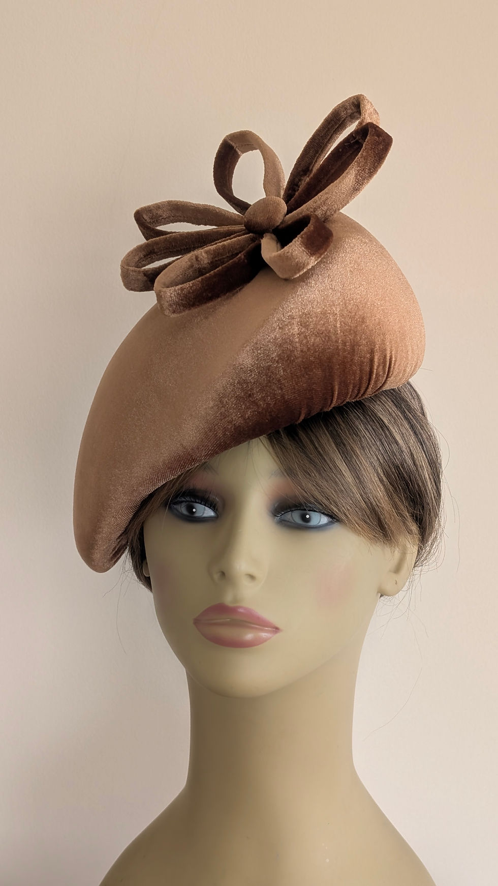 Tan brown velour flower percher beret