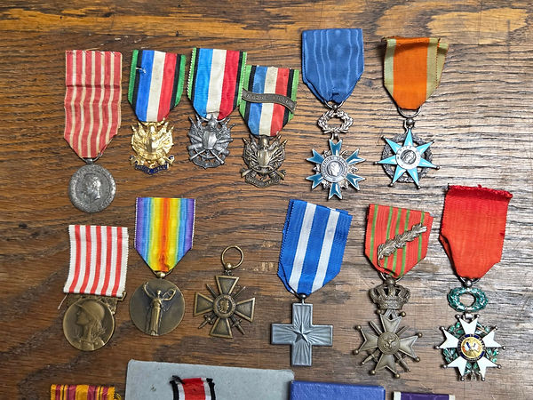 Médailles militaires anciennes en cours d’estimation