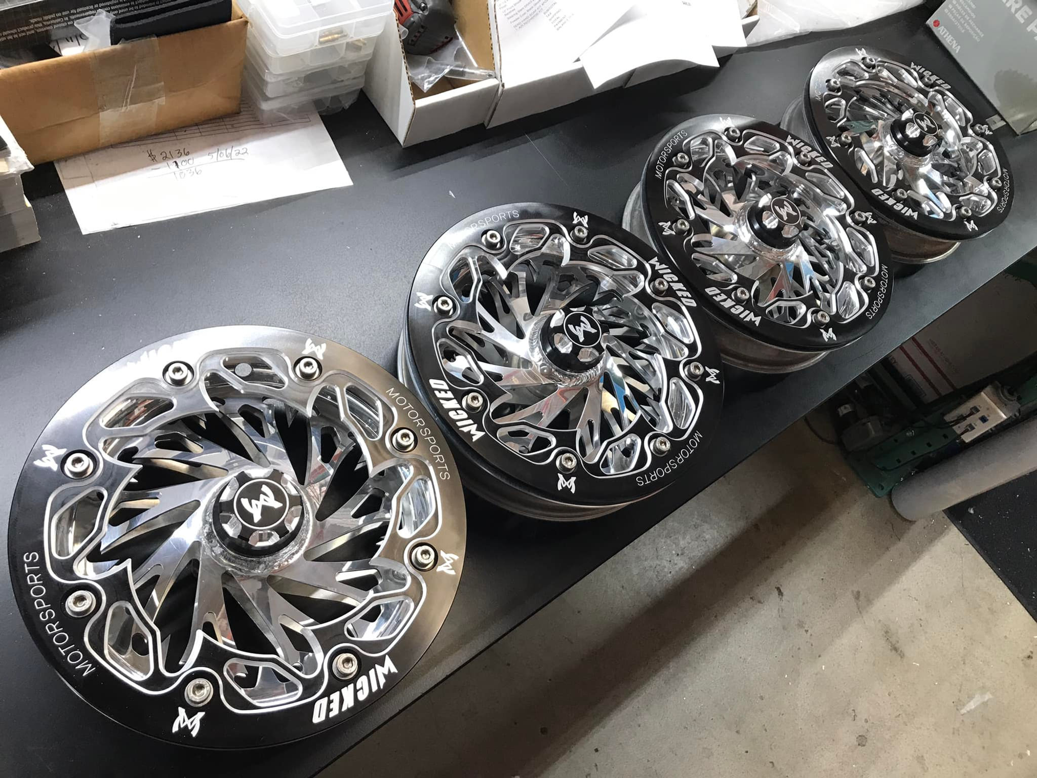 10x2 SPINDLE MOUNT WITH BEADLOCKS