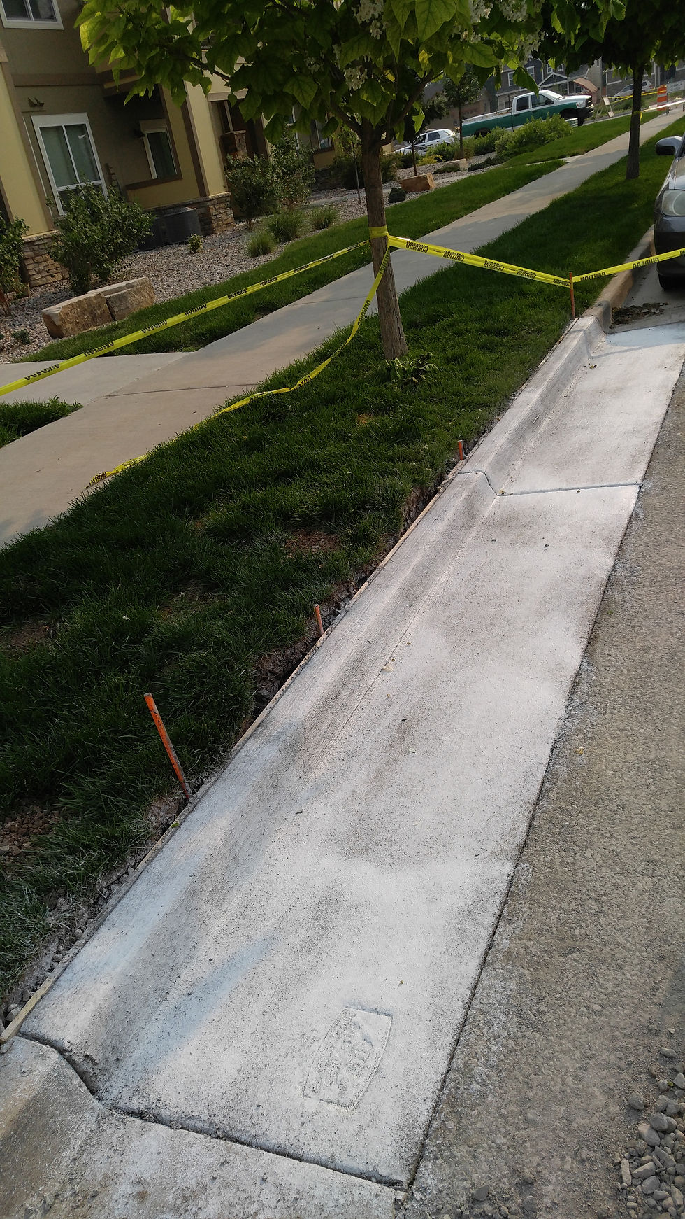 CURB & GUTTER