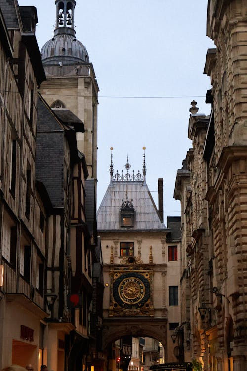 free-photo-of-gros-horloge-historique-a-rouen-france.jpeg