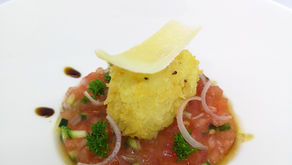 Tartare de tomates avec la croquette de Keiem (fromage)