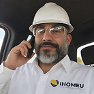 IHOMEU team member assisting a customer by phone