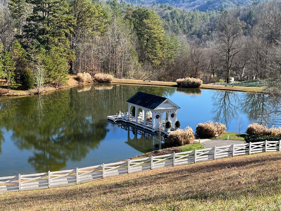 View over a lake in Montana