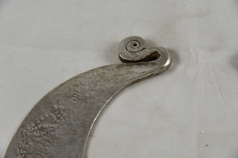 Thumbnail: YUNNAN 2 DRAGONS ANTIQUE SILVER TORQUE