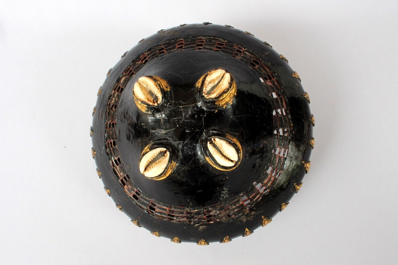 Thumbnail: ANTIQUE BURMA COWRYSHELLS LEGGED BOWL