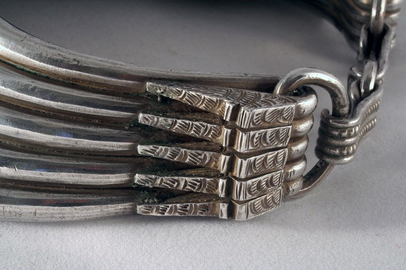 Thumbnail: GOLDEN TRIANGLE 5 ROWS ANTIQUE SILVER TORQUE