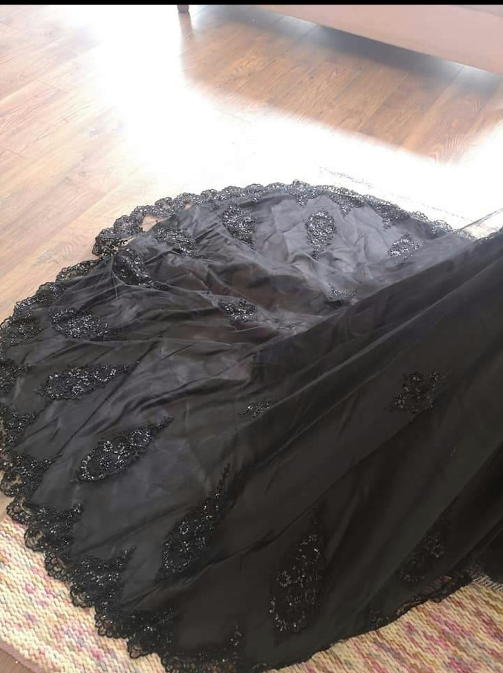 Thumbnail: Full black gown