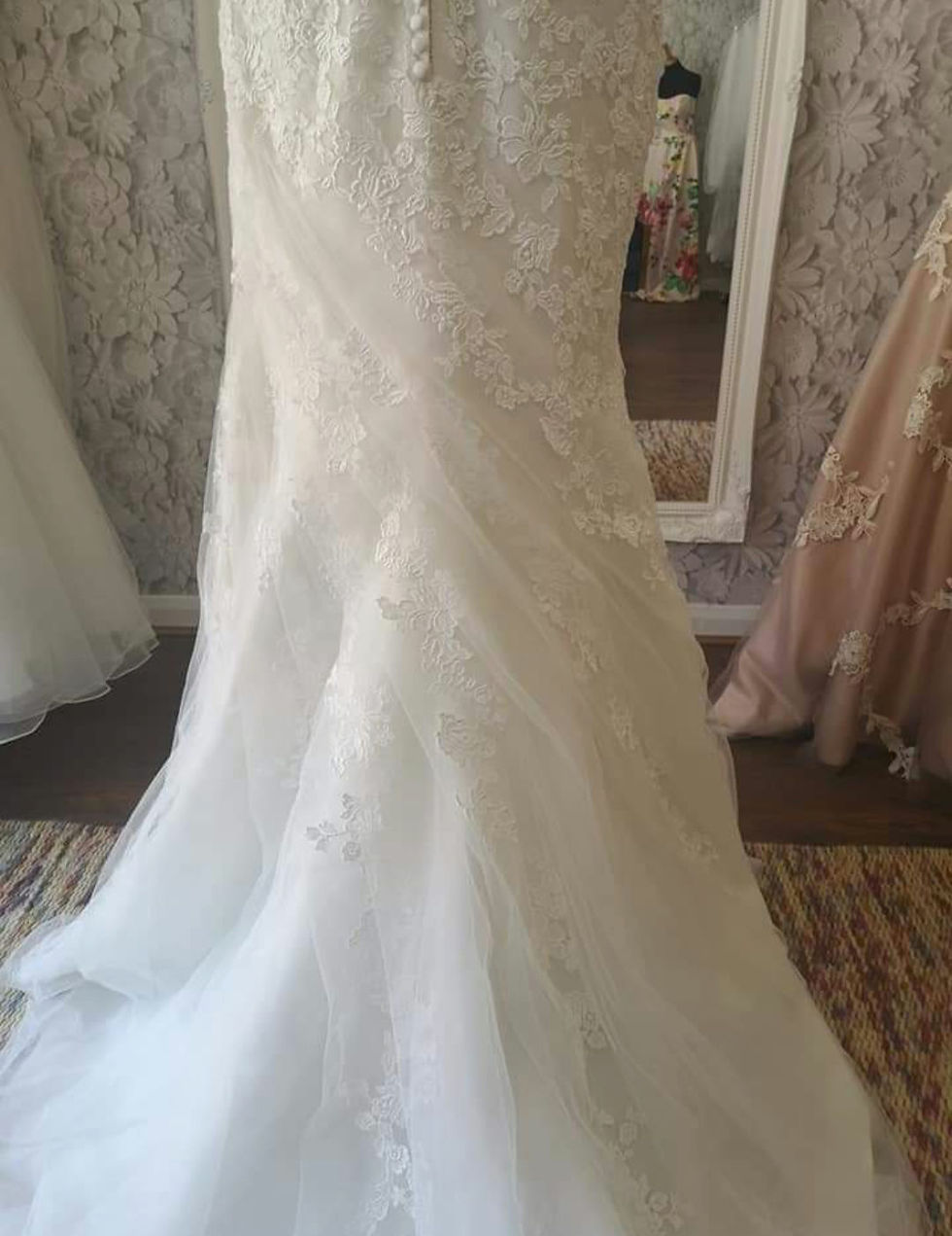 Thumbnail: Wrap train gown - Size 16