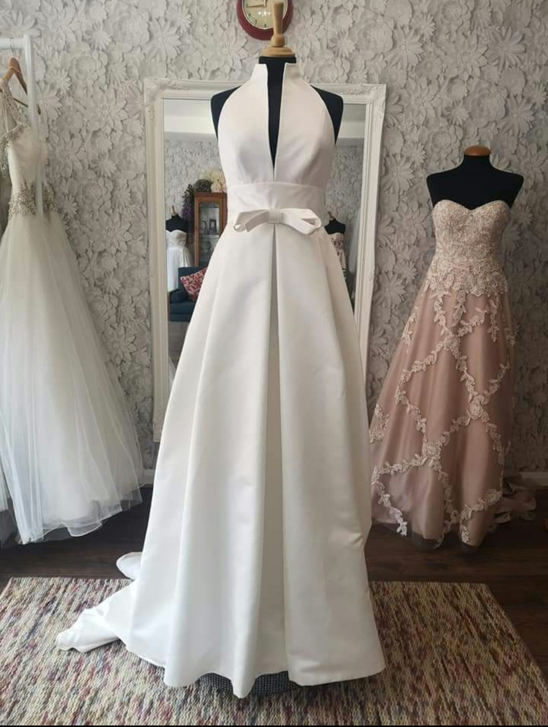 Halter neck bow gown - Size 8-10