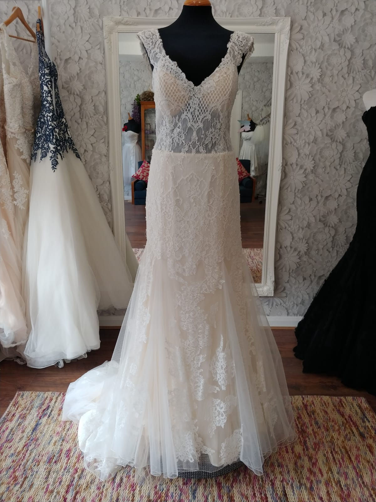 Sheer bodice lace gown - Size 14