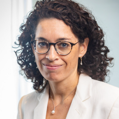 Dinah Zur
