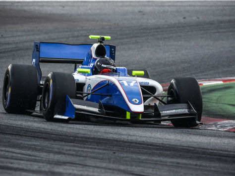 RANDLE IMPRESSES ONCE AGAIN IN FORMULA V8 3.5 SEASON FINALE