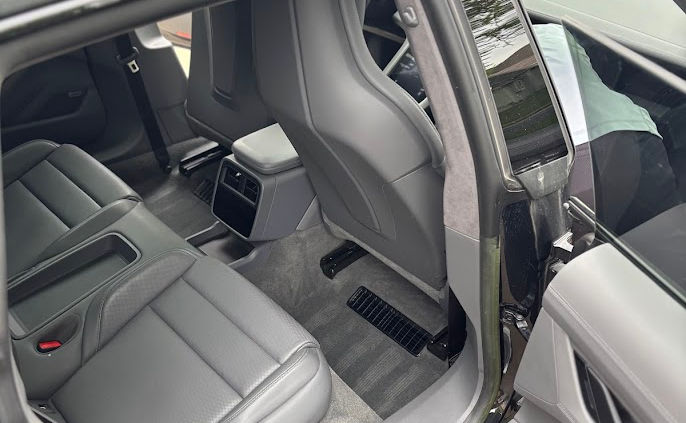porshe interior.jpg