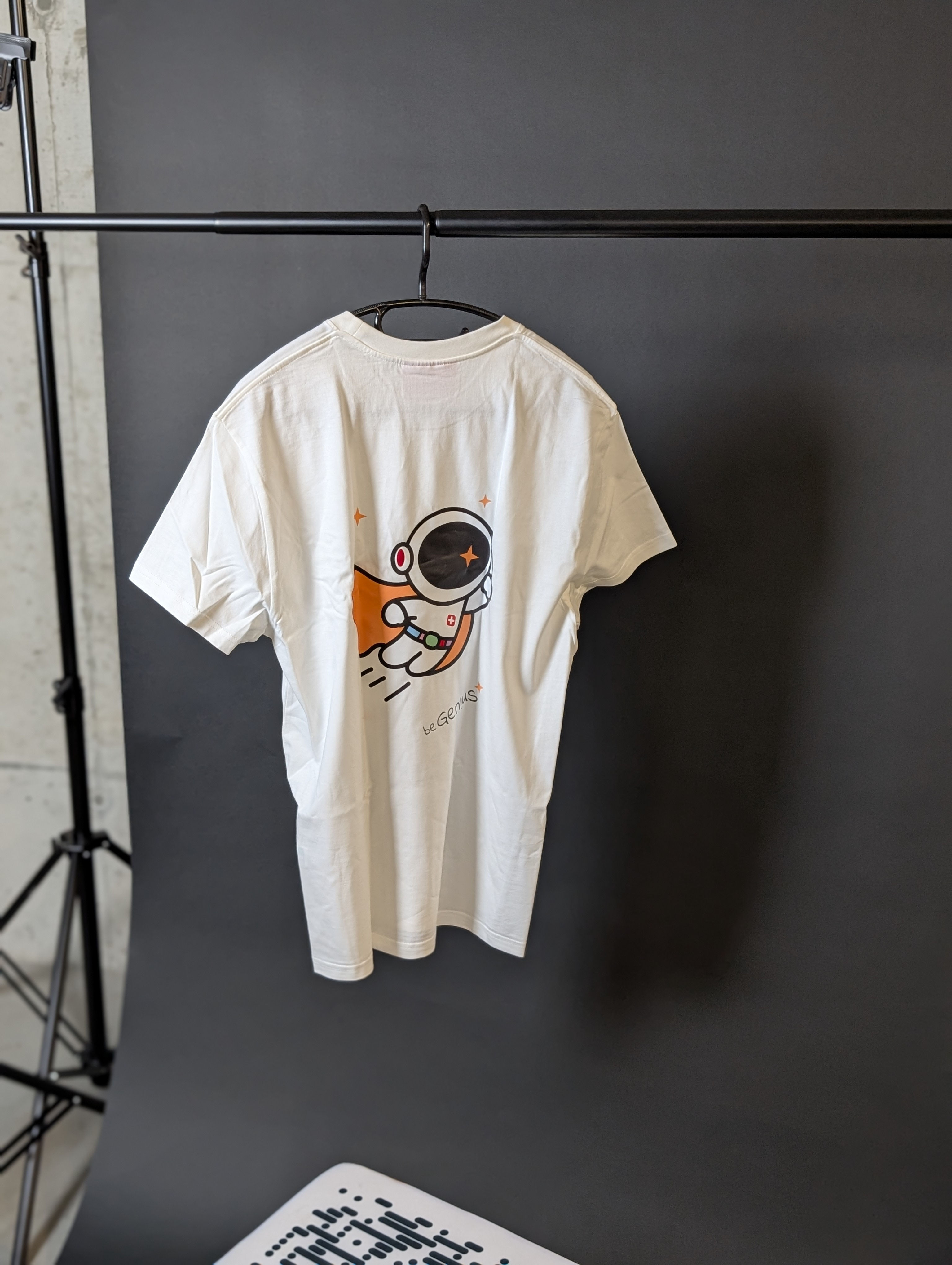 leva+ Genius Shirt | Flying Genius | weiss