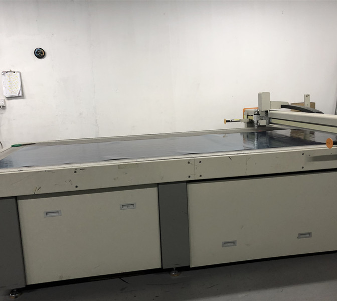 Cut carbon fiber fabric automaticlly,carbon fiber products manufacturer