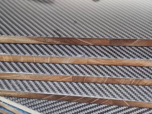 ¿Cuánto cuesta una lámina de fibra de carbono?