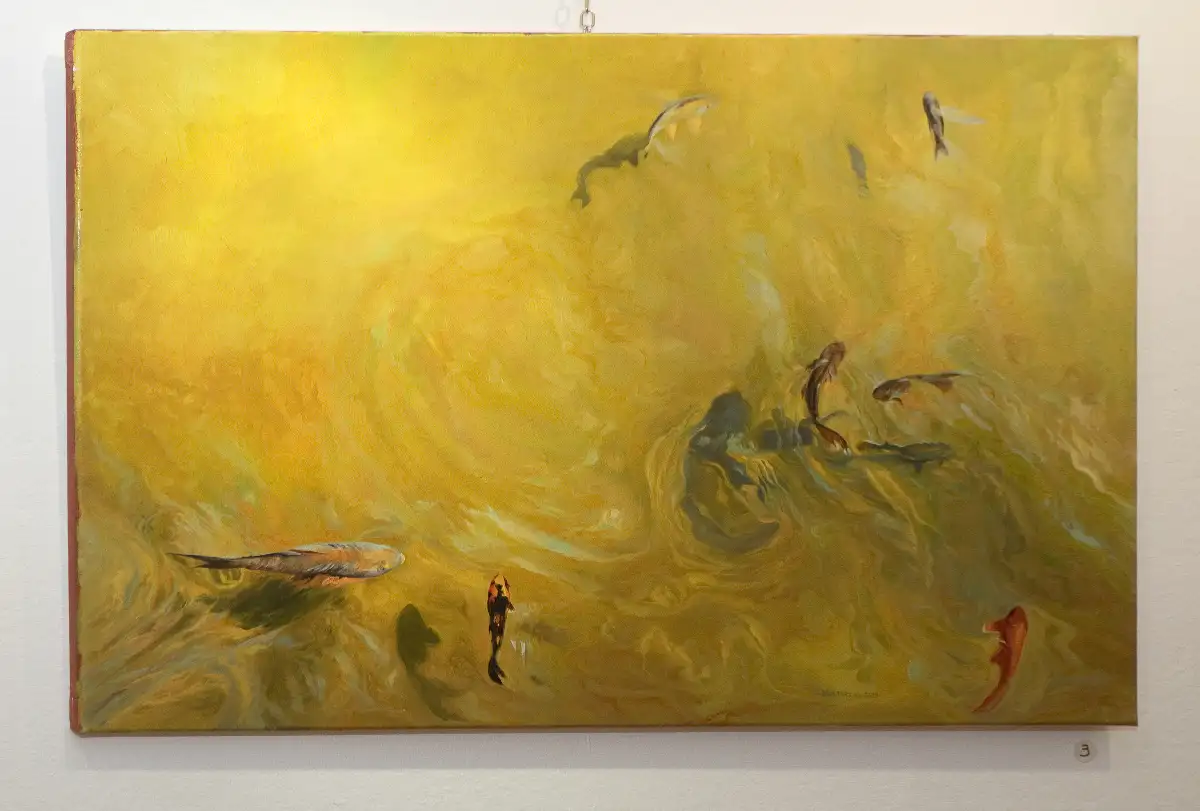 Ölgemälde mit Koi-Karpfen in gelbem Wasser, aus der Ausstellung FarbenFrohSinn von Julia Bauernfeind.