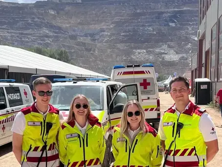 Einsatzkräfte des Roten Kreuzes Murau beim Ambulanzdienst während des Erzbergrodeos.