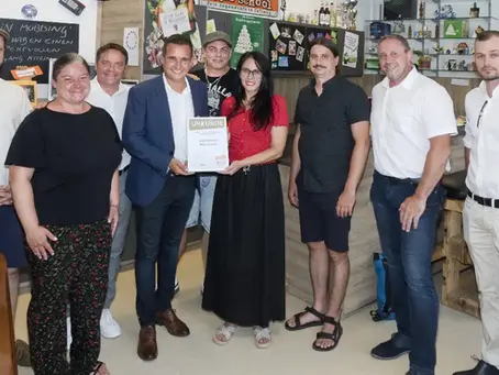 Feierliche Urkundenverleihung im Jugendcafé After School in Zeltweg – Bernd Mehrl, Nicole Walzl-Seidl, Günter Reichhold, Thomas Maier, Daniel Hartner, Romana Hartner, Stefan Zehetner, Siegfried Traffler und Pascal Bauer (v. l.)