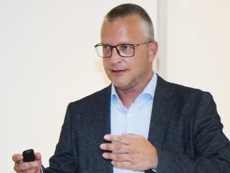 Tauchmedizin, Tiefenrausch & Druckkammer: MeinMed-Vortrag in Knittelfeld bot spannende Einblicke von Prof. Dr. Jörg Lindenmann.