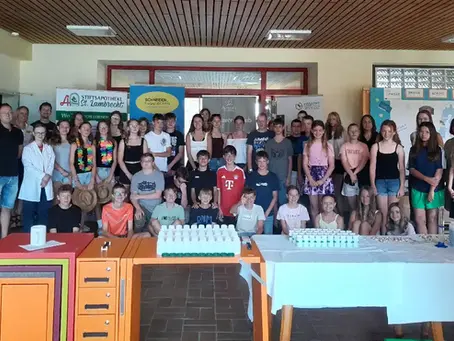 Schülerinnen und Schüler der Mittelschule St. Lambrecht entdecken bei den Kreativen Lehrlingswelten regionale Lehrberufe.