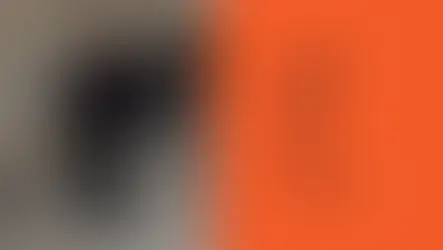 Gerhard Dienes, Historiker aus Knittelfeld, bei einer Forschungsreise im öffentlichen Raum, dokumentarische Aufnahme im Kontext seiner wissenschaftlichen Arbeit.