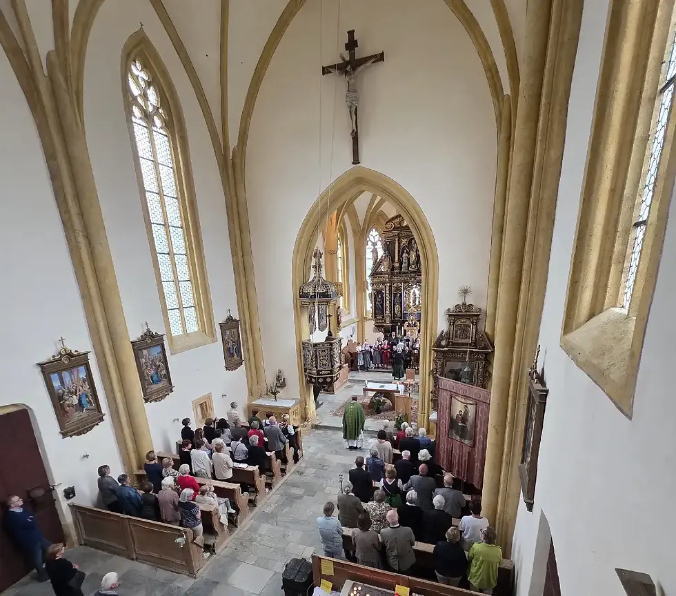 Der A-Cappella-Chor der Musikschule Murau bei der Aufführung der Leonhardiberg-Messe von Ernst Bacher in der St.-Leonhard-Kirche Murau.