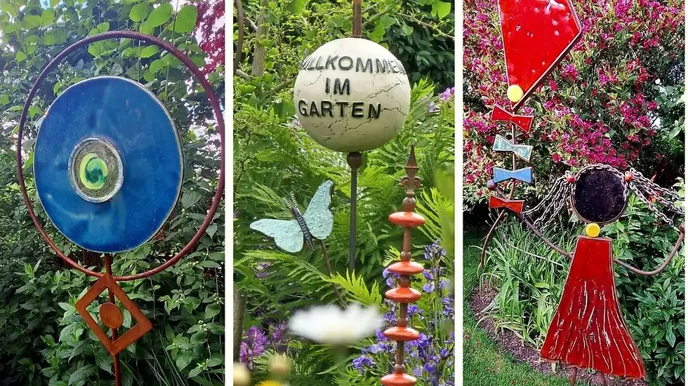 Kunstvolle Keramik- und Metallobjekte in einem naturnahen Garten bei der Gartenausstellung von Monika Bacher in Judenburg.