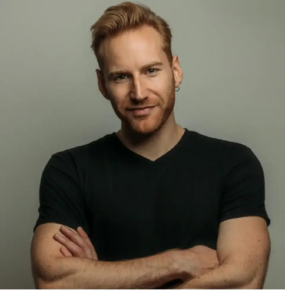Florian Sebastian Fitz als Dr. Faust in der Wandelbühne-Produktion Der geballte Faust in St. Lambrecht, Sommer 2025.