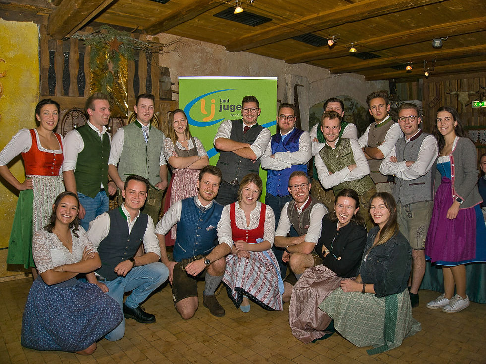 Die Landjugend Knittelfeld versammelt sich zur jährlichen Bezirksgeneralversammlung im Hubmannstadl in Kleinlobming.