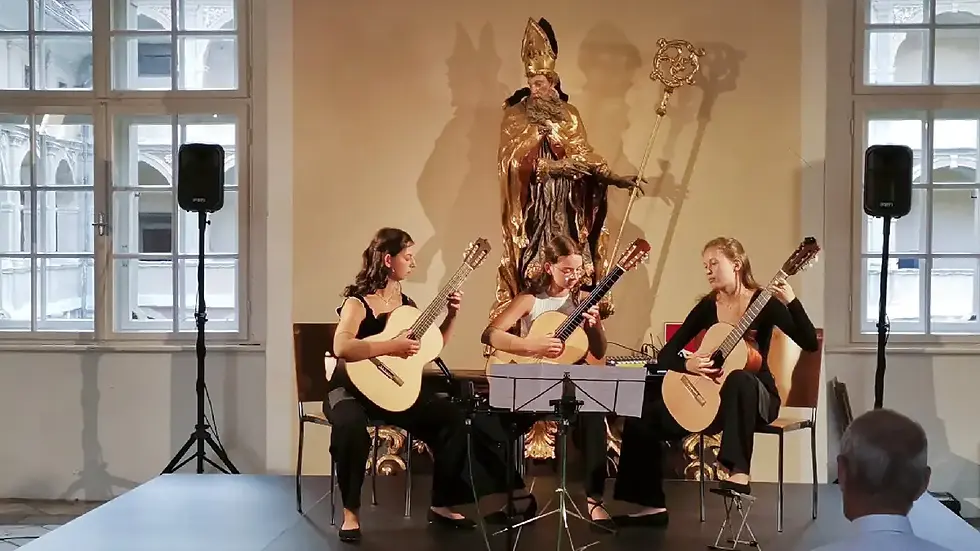 Internationale Gitarristinnen und Gitarristen begeistern das Publikum beim 26. Internationalen Gitarrenfestival in der Abtei Seckau.