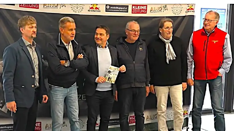 Messeleiter Christian Feuchter, Flightline-Direktor Gerhard Interkörner, Bürgermeister Günter Reichhold, Johann Sieber vom Österreichischen Aeroclub, Gastronom Heinz Liebmann und Herbert Gasperl, der Gestalter des Flugprogramms